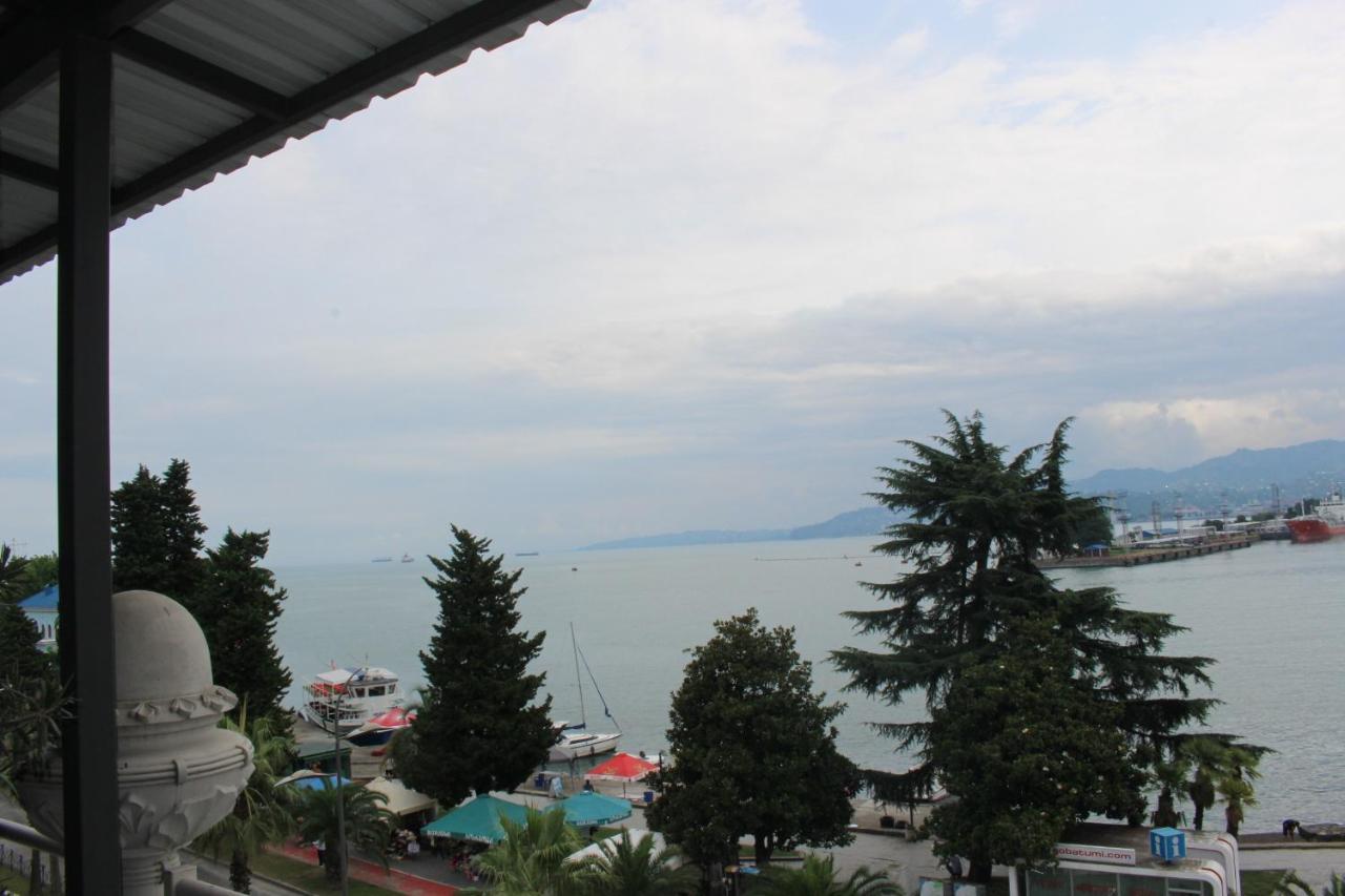 Boutique Hotel 32 บาทูมิ ภายนอก รูปภาพ