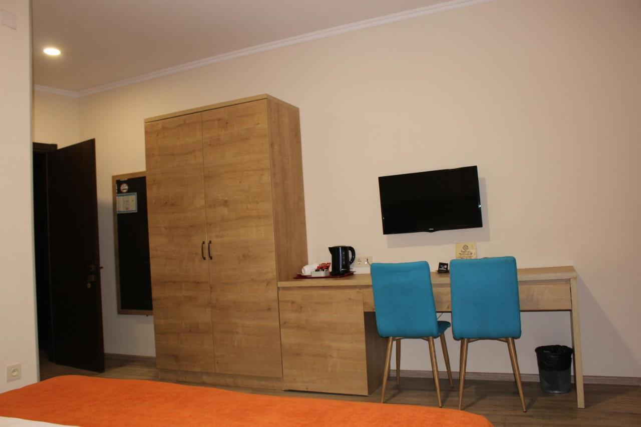Boutique Hotel 32 บาทูมิ ภายนอก รูปภาพ