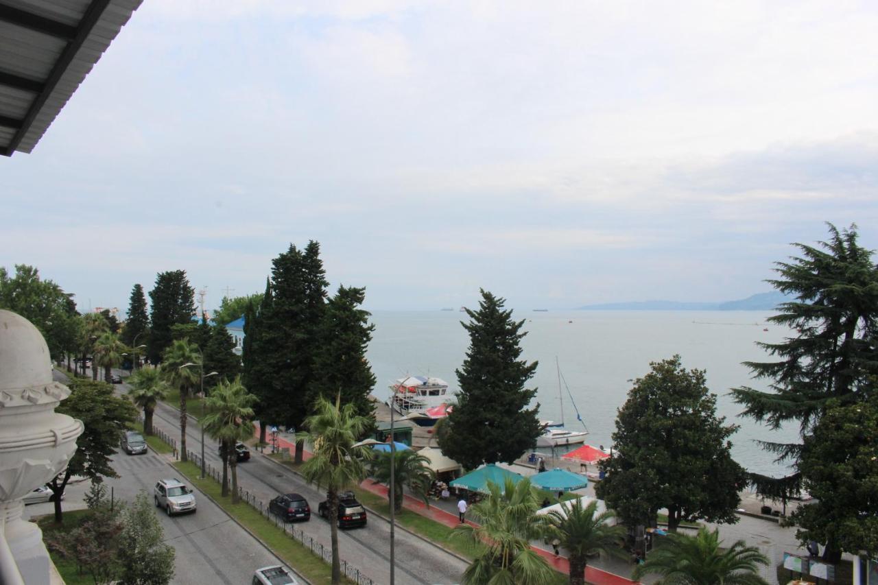 Boutique Hotel 32 บาทูมิ ภายนอก รูปภาพ