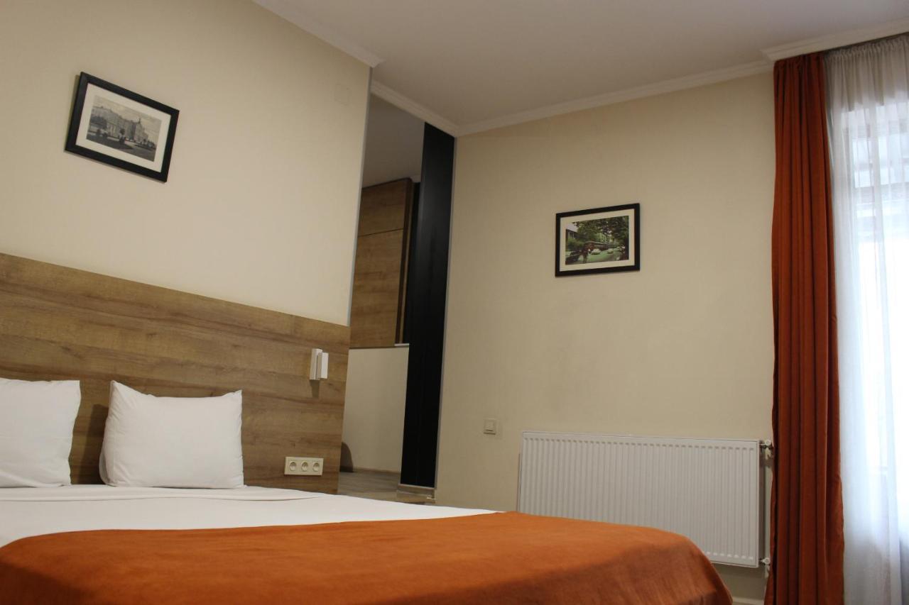 Boutique Hotel 32 บาทูมิ ภายนอก รูปภาพ