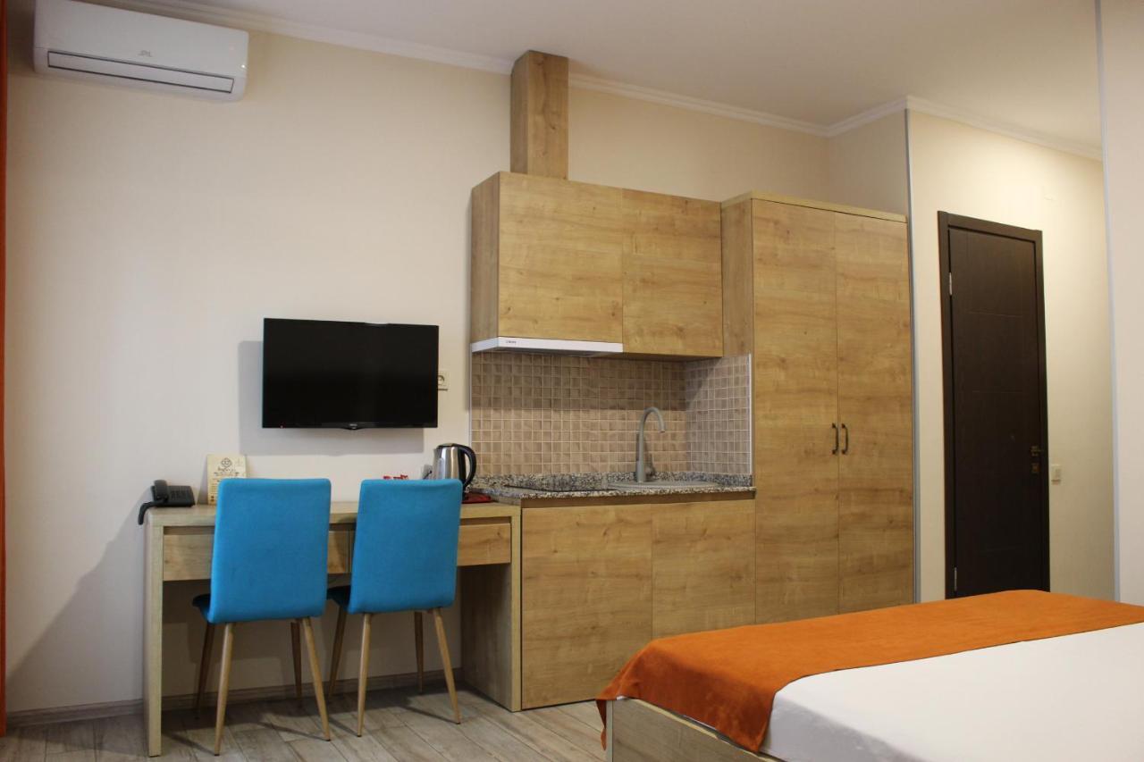 Boutique Hotel 32 บาทูมิ ภายนอก รูปภาพ