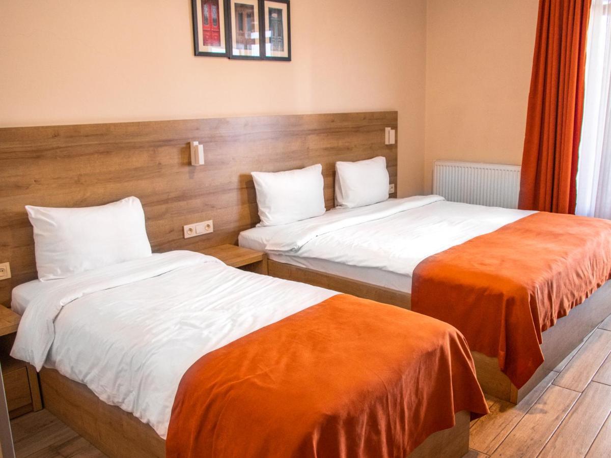 Boutique Hotel 32 บาทูมิ ภายนอก รูปภาพ