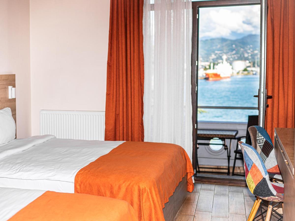 Boutique Hotel 32 บาทูมิ ภายนอก รูปภาพ