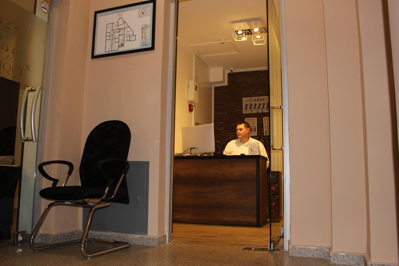 Boutique Hotel 32 บาทูมิ ภายนอก รูปภาพ