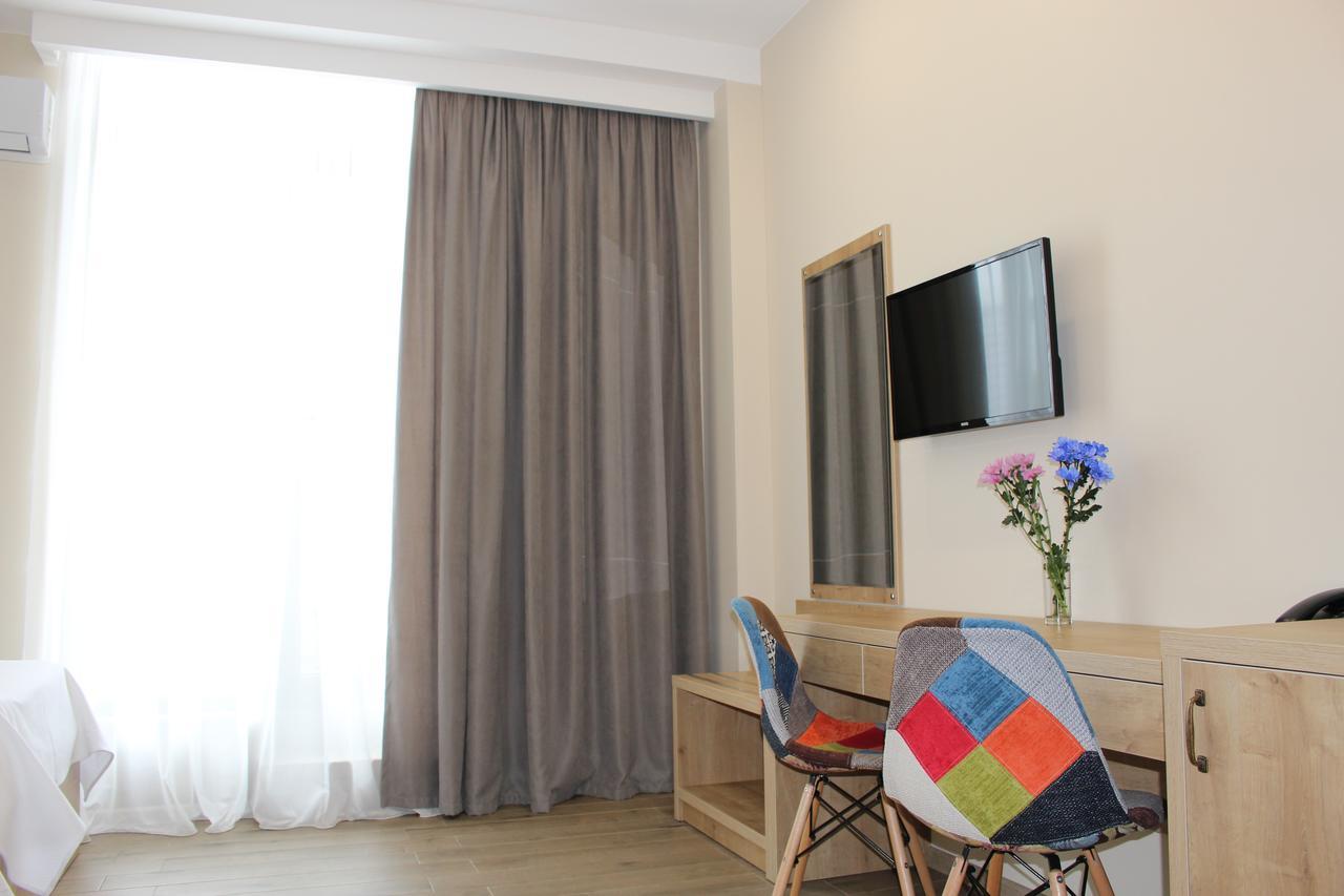 Boutique Hotel 32 บาทูมิ ภายนอก รูปภาพ