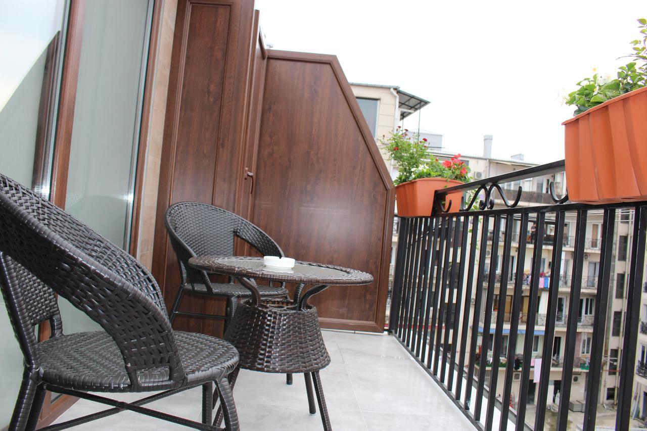 Boutique Hotel 32 บาทูมิ ภายนอก รูปภาพ