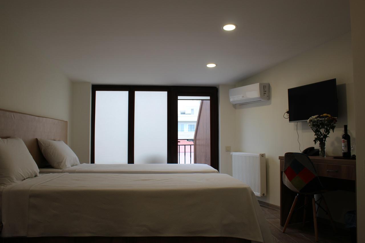 Boutique Hotel 32 บาทูมิ ภายนอก รูปภาพ