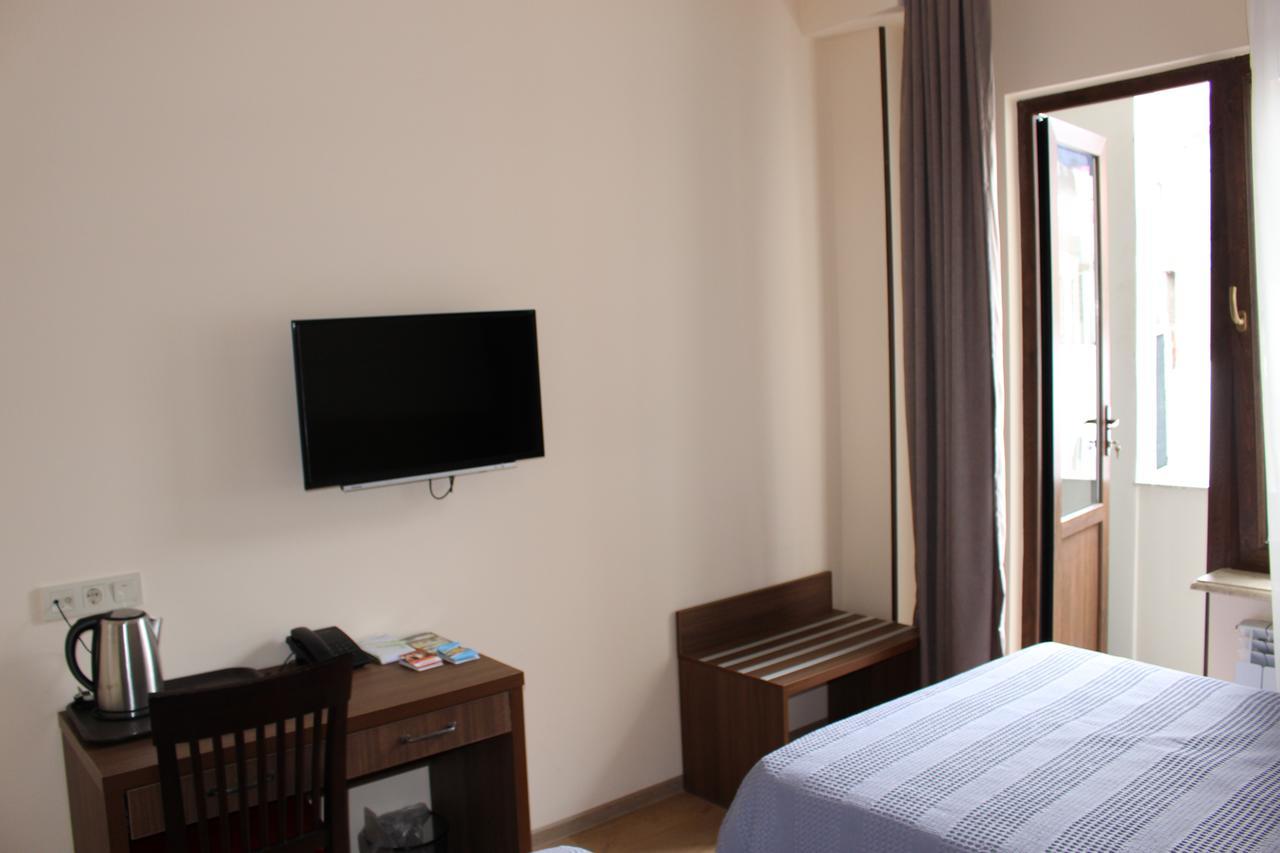 Boutique Hotel 32 บาทูมิ ภายนอก รูปภาพ