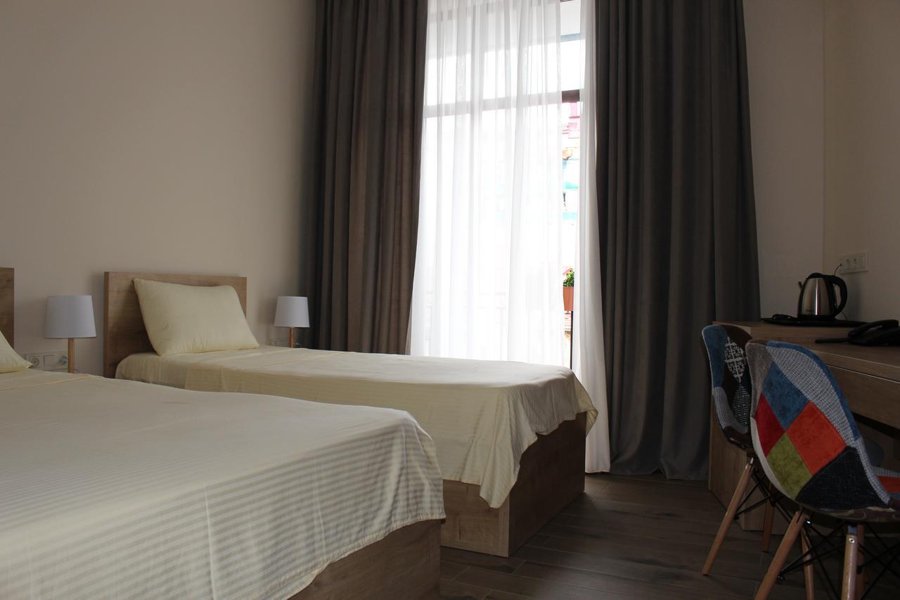 Boutique Hotel 32 บาทูมิ ภายนอก รูปภาพ