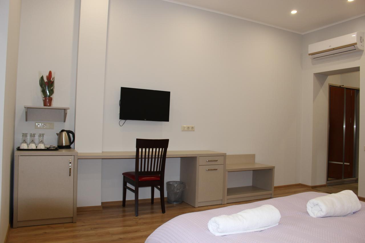 Boutique Hotel 32 บาทูมิ ภายนอก รูปภาพ