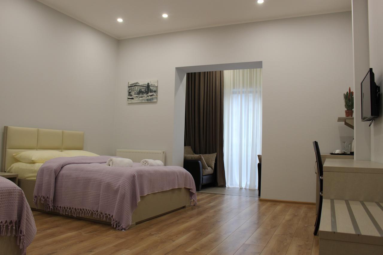 Boutique Hotel 32 บาทูมิ ภายนอก รูปภาพ