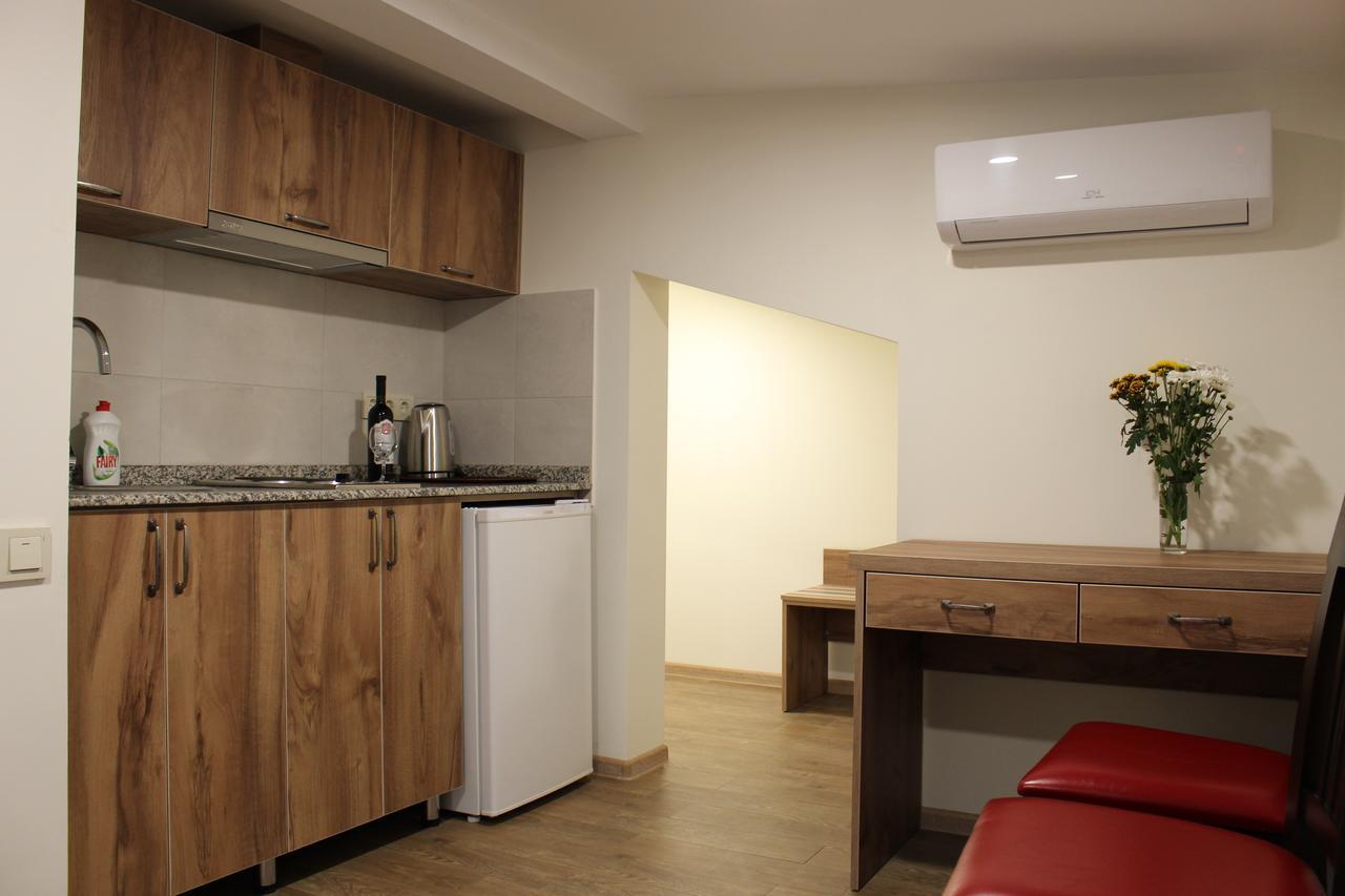 Boutique Hotel 32 บาทูมิ ภายนอก รูปภาพ