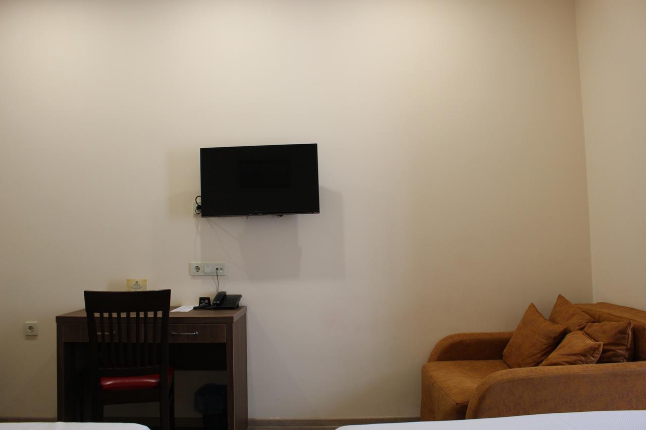 Boutique Hotel 32 บาทูมิ ภายนอก รูปภาพ