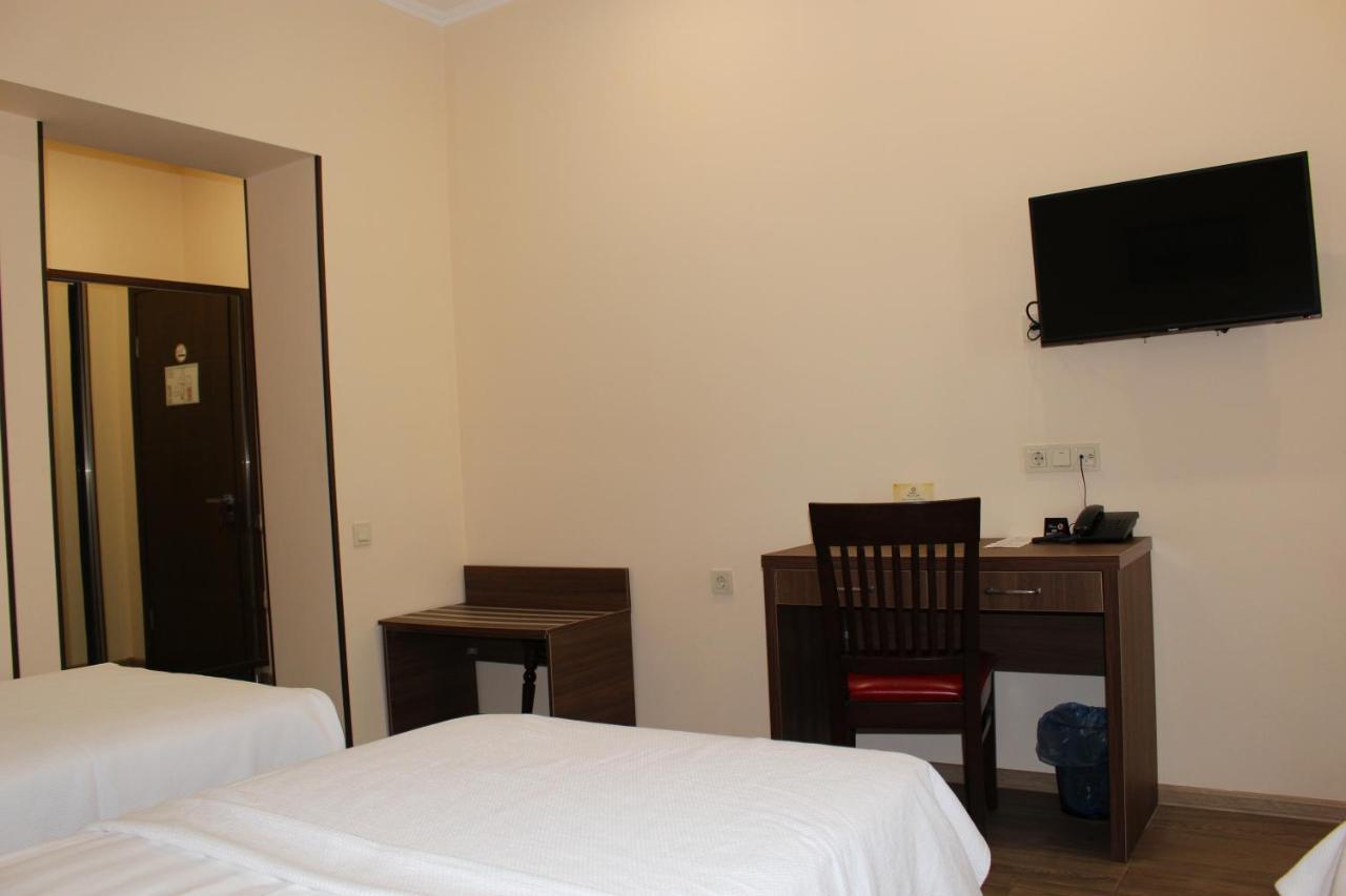 Boutique Hotel 32 บาทูมิ ภายนอก รูปภาพ