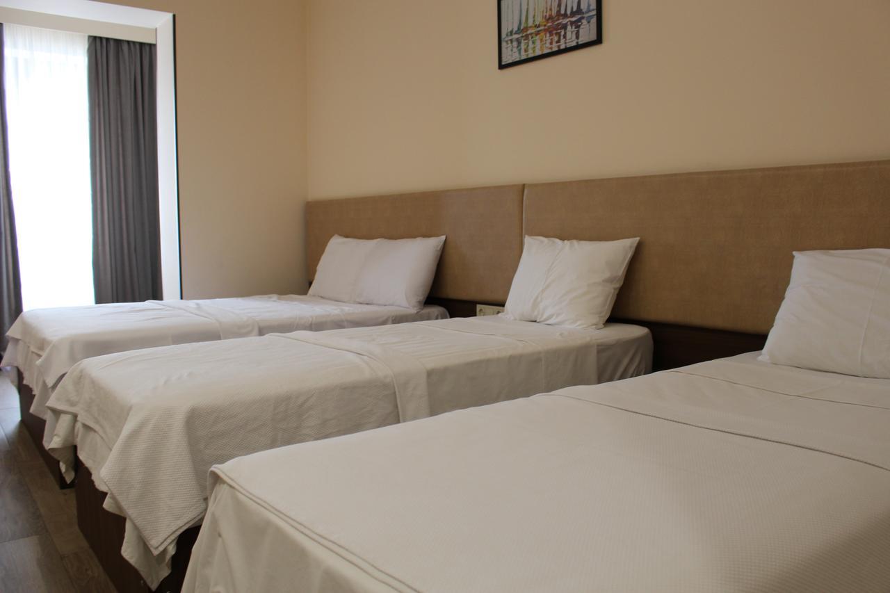Boutique Hotel 32 บาทูมิ ภายนอก รูปภาพ